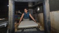 Perajin Tahu di Sumbar Pusing Gegara Kedelai Mahal