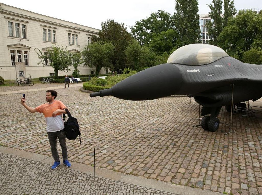 Nah Loh, Jet Tempur F-16 Parkir di Museum Berlin
