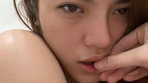 Senyum atau Cemberut, Julia Vio Punya Cara Buat Tarik Perhatianmu!