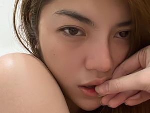 Senyum atau Cemberut, Julia Vio Punya Cara Buat Tarik Perhatianmu!