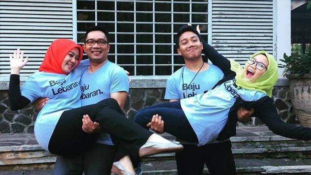 Kenangan Keluarga Ridwan Kamil dan Mendiang Eril Kenangan Keluarga Ridwan Kamil dan Mendiang Eril