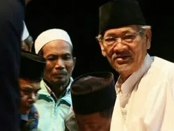 KH Dimyati Rois: Jadi Guru Jangan Hanya Transfer Pengetahuan, Google Lebih Cerdas