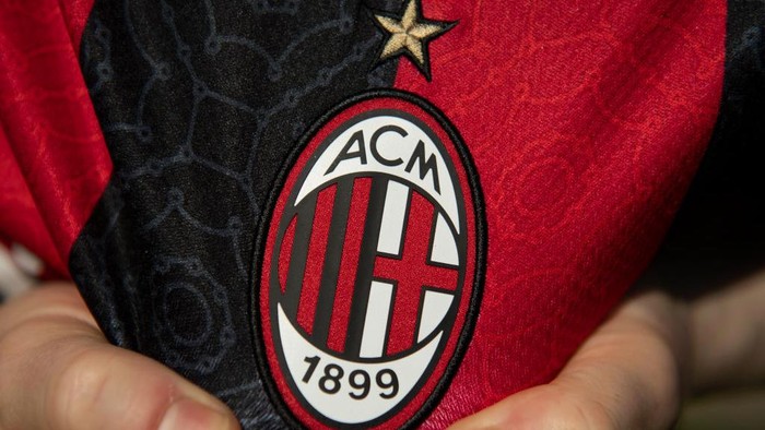 MANCHESTER, ENGLAND - MAY 19: The AC Milan home shirt displaying the club badge on May 19, 2021 in Manchester, United Kingdom. (Photo by Visionhaus/Getty Images)