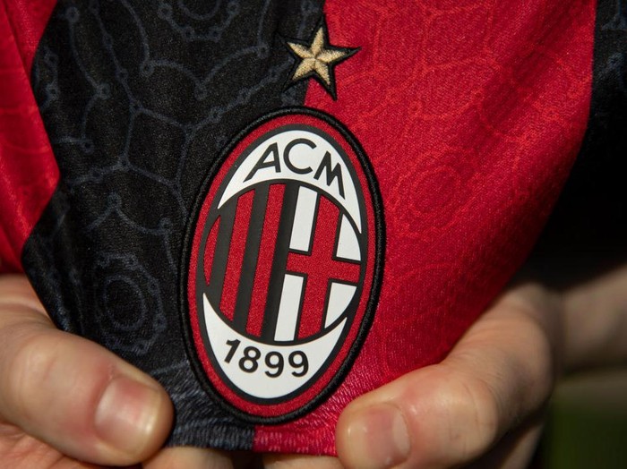 MANCHESTER, ENGLAND - MAY 19: The AC Milan home shirt displaying the club badge on May 19, 2021 in Manchester, United Kingdom. (Photo by Visionhaus/Getty Images)