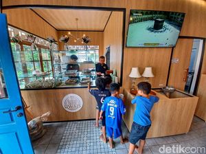 Wow... Rumah Makan Ini Sediakan 700 Makanan Gratis Setiap Hari