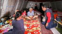 Melihat Kondisi Pengungsi Akibat Gempa di Mamuju