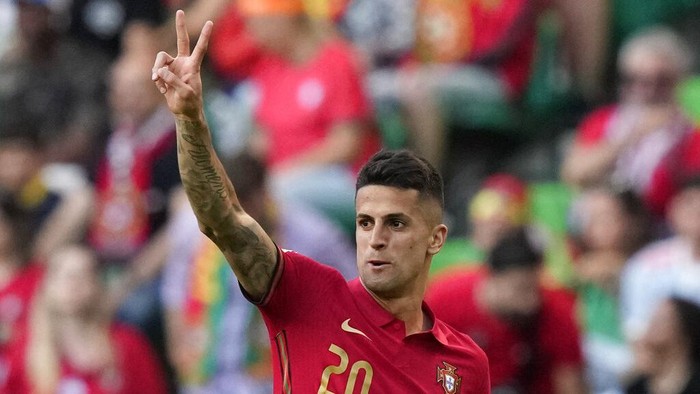 Portugal's Gonçalo Guedes scores his side's second goal during the UEFA Nations League soccer match between Portugal and the Czech Republic, at the Jose Alvalade Stadium in Lisbon, Thursday, June 9, 2022. (AP Photo/Armando Franca)