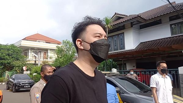 Foto-foto Pemilik Usaha Nasi Padang Babi Buka Suara