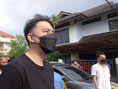 Foto-foto Pemilik Usaha Nasi Padang Babi Buka Suara