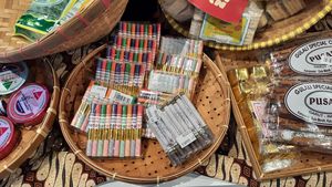 Mengintip Beragam Produk Lokal di Sarinah, Ada Makanan & Mainan Jadul!
