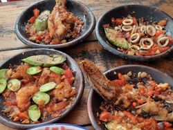 Puedes Nendang! 5 Sego Sambel yang Terkenal Enak di Malang