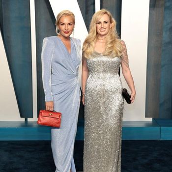 BEVERLY HILLS, CALIFORNIA - MARCH 27: Rebel Wilson (R) attends the 2022 Vanity Fair Oscar Party Hosted By Radhika Jones at Wallis Annenberg Center for the Performing Arts on March 27, 2022 in Beverly Hills, California. (Photo by Dimitrios Kambouris/WireImage)