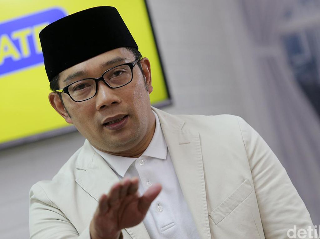 Momen Ridwan Kamil Haji Badal Mendiang Eril: Azan Subuh di Depan Kabah