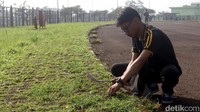 Saat disinggung terkait kerusakan pada bagian luar stadion, seperti tembok retak, aspal jalan merekah, dan fasilitas lainnya yang rusak, Yana menyebut itu akan diselesaikan PT PBB.