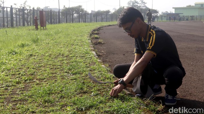 Tengok Persiapan Stadion GBLA Jelang Piala Presiden 2022 Stadion Gelora Bandung Lautan Api akan digunakan untuk pertandingan Piala Presiden 2022. Jelang pertandingan, area stadion dibersihkan.