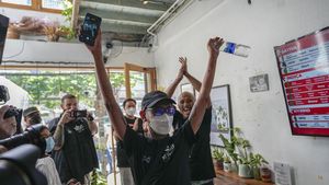 Sorak Sorai Warga Thailand Antre Beli Ganja