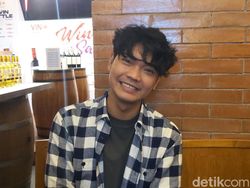 Lirik dan Chord Lagu Tri Suaka Aku Bukan Jodohnya