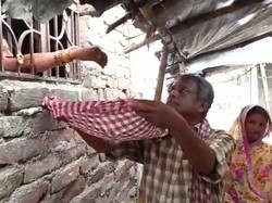 Jenazah Anak Ditahan di RS, Pasangan Ini Viral Mengemis Rumah ke Rumah