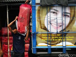 Gegara Takut Tergoda SPG Cantik, Istri Sopir Truk Kini Ikut Nyopir