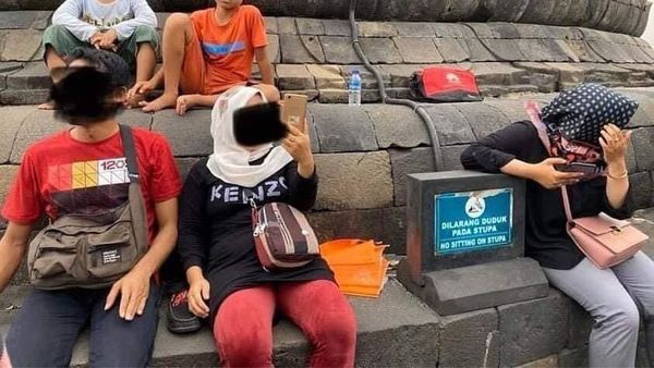Dear Pengunjung Candi Borobudur, Tolong Kelakuannya Jangan Seperti Ini!