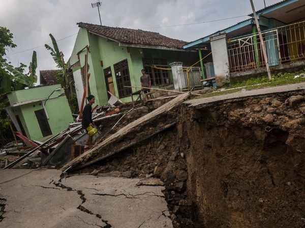 5 Rumah Hancur Akibat Tanah Bergerak di Lebak