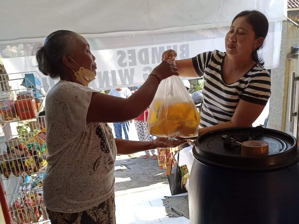 Distribusikan Migor Curah, BUMDes di Tabanan Klaim Omzetnya Naik Distribusikan Migor Curah, BUMDes di Tabanan Klaim Omzetnya Naik