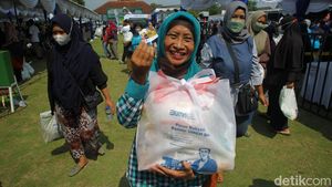 Antusias Warga Beli Paket Sembako Murah di Bantul
