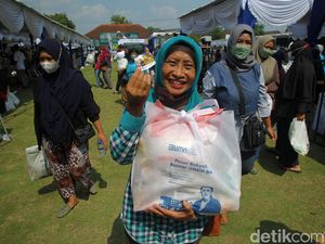 Antusias Warga Beli Paket Sembako Murah di Bantul