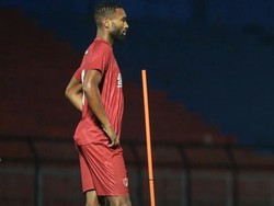 Uji Ketangguhan Bek Asing PSM Yuran Lopes Hadang 3 Striker Lokal Arema