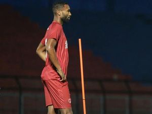 Uji Ketangguhan Bek Asing PSM Yuran Lopes Hadang 3 Striker Lokal Arema Uji Ketangguhan Bek Asing PSM Yuran Lopes Hadang 3 Striker Lokal Arema