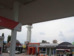 Beli BBM di SPBU Ini Bisa Lanjut Berendam di Kolam Air Panas
