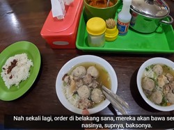 Makan Bakso Sekeluarga, Bule Amerika Ini Senang Hanya Bayar Rp 165 Ribu