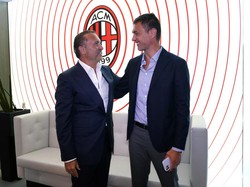 Paolo Maldini Dikabarkan Bertahan di AC Milan