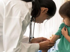 Lakukan Ini Saat Temukan Ada Benjolan di Tubuh Anak