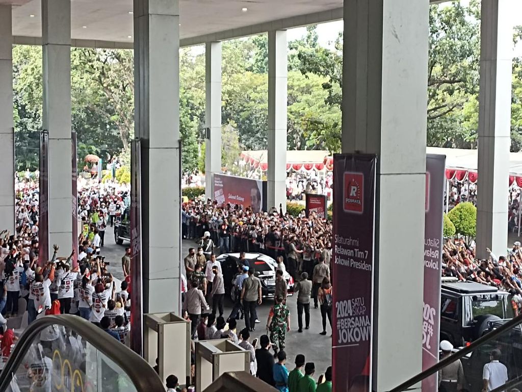 Jokowi Hadiri Silaturahmi Relawan Tim 7 di Ancol