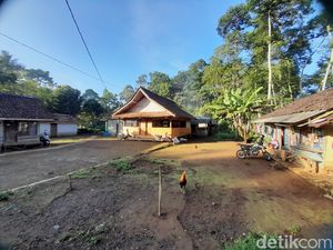 Ragam Tradisi Warga Cigumentong, Kampung Terpencil di Sumedang Ragam Tradisi Warga Cigumentong, Kampung Terpencil di Sumedang