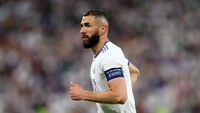 Seperti Barcelona, Real Madrid juga memiliki empat pemain yang setidaknya memiliki klausul pelepasan senilai 1 miliar Euro dalam kontraknya. Pertama adalah Karim Benzema. Foto: Getty Images/Catherine Ivill
