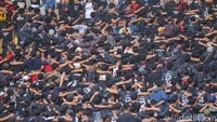 Kendati demikian jumlah penonton pun dibatasi 75 persen dari kapasitas stadion.  