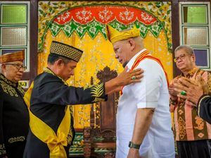 LaNyalla Dapat Gelar Wira Setya Negara dari Keraton Pakunegara Tayan