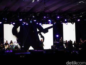 Tutup Konser Dewa 19 di Medan, Ello: Buang Mantan pada Tempatnya