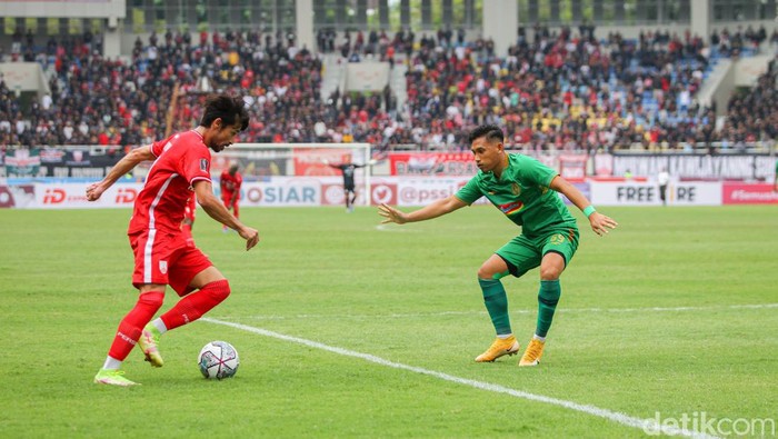 Laga Pembuka Piala Presiden 2022, Persis Solo VS PSS Sleman Imbang Tanpa Gol Pertandingan pembuka Piala Presiden 2022 mempertemukan tuan rumah Persis Solo dengan PSS Sleman di Stadion Manahan, Solo, Jawa Tengah, Sabtu (11/6/2022). Laga Berakhir dengan skor kacamata.