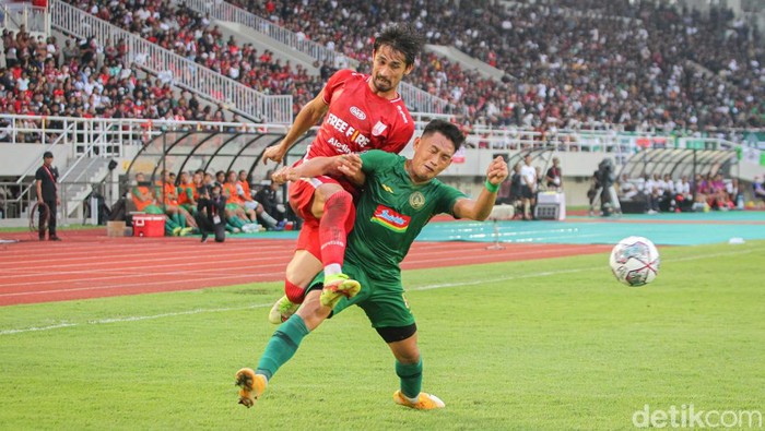 Laga Pembuka Piala Presiden 2022, Persis Solo VS PSS Sleman Imbang Tanpa Gol Pertandingan pembuka Piala Presiden 2022 mempertemukan tuan rumah Persis Solo dengan PSS Sleman di Stadion Manahan, Solo, Jawa Tengah, Sabtu (11/6/2022). Laga Berakhir dengan skor kacamata.