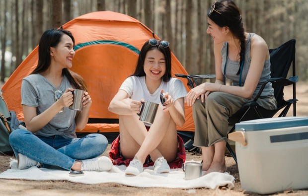 Manfaat menerapkan decluttering friendship yaitu agar mendedikasikan waktu dengan teman yang tulus/Foto: freepik.com/tirachardz