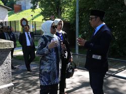 Bertemu Ridwan Kamil di Swiss, Menaker Sampaikan Duka Cita