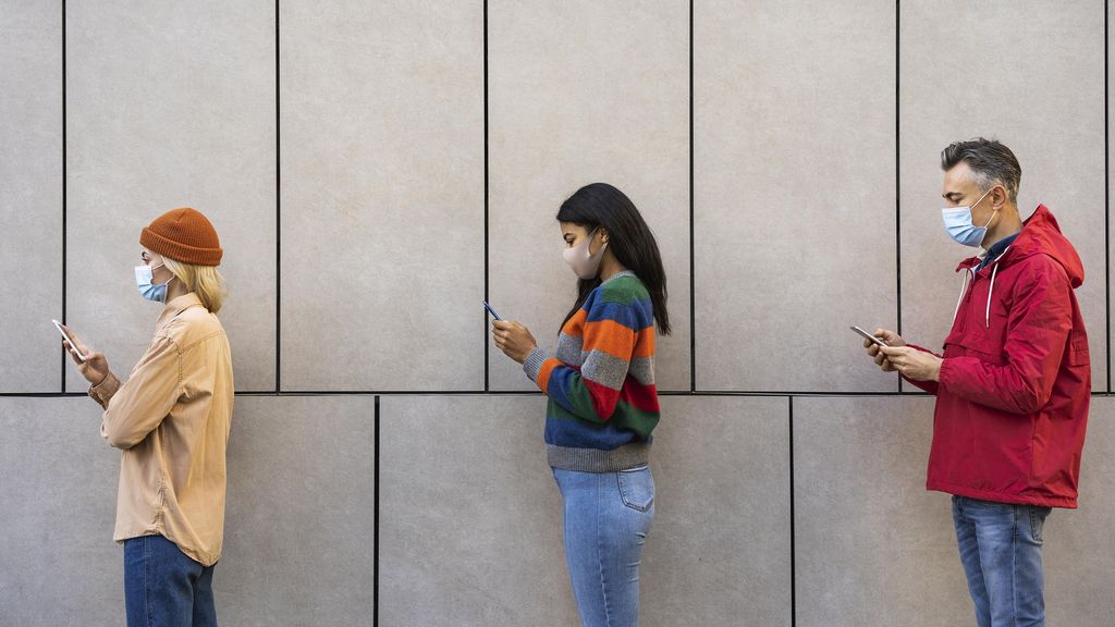 Menjaga jarak menjadi salah satu protokol kesehatan untuk pencegahan penurlaran virus covid 19