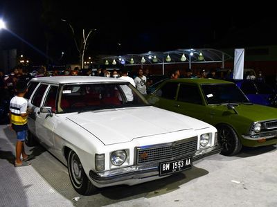 Mobil-mobil Klasik Meriahkan Hari Jadi Kota Madiun