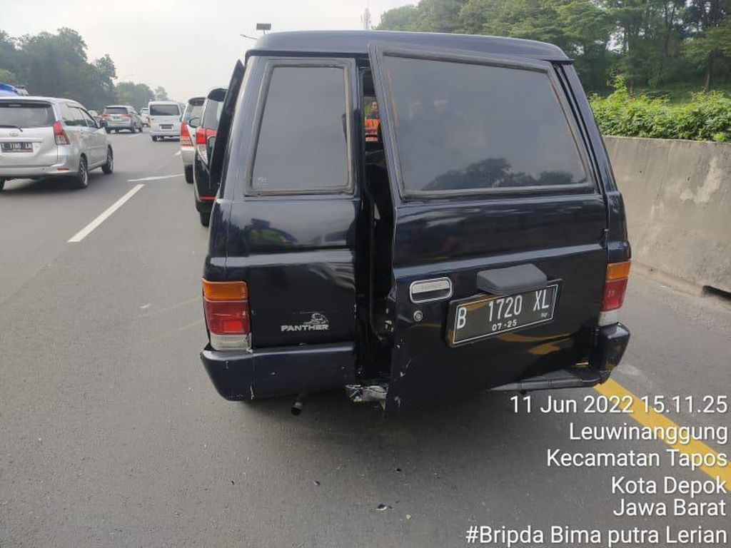 Kecelakaan Beruntun Libatkan 5 Mobil di Tol Jagorawi