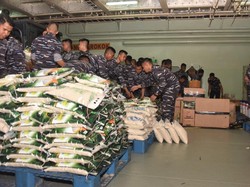 Pengiriman Bantuan ke Kabupaten Mamuju yang Diguncang Gempa