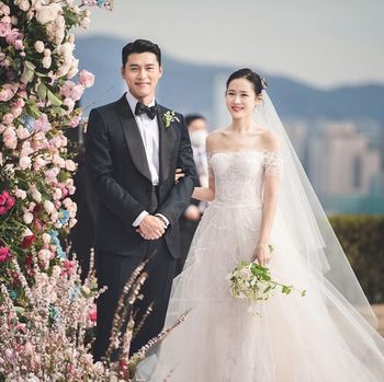 Potret bahagia Hyun Bin dan Son Ye Jin dalam pesta pernikahan yang digelar Maret lalu. (Foto: instagram.com/vast.ent)