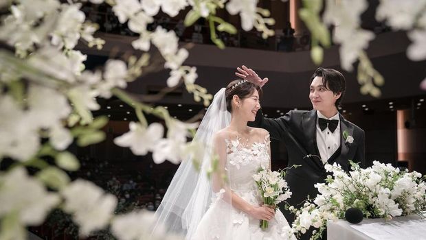 Potret pernikahan Choi Tae Joon dan Park Shin Hye